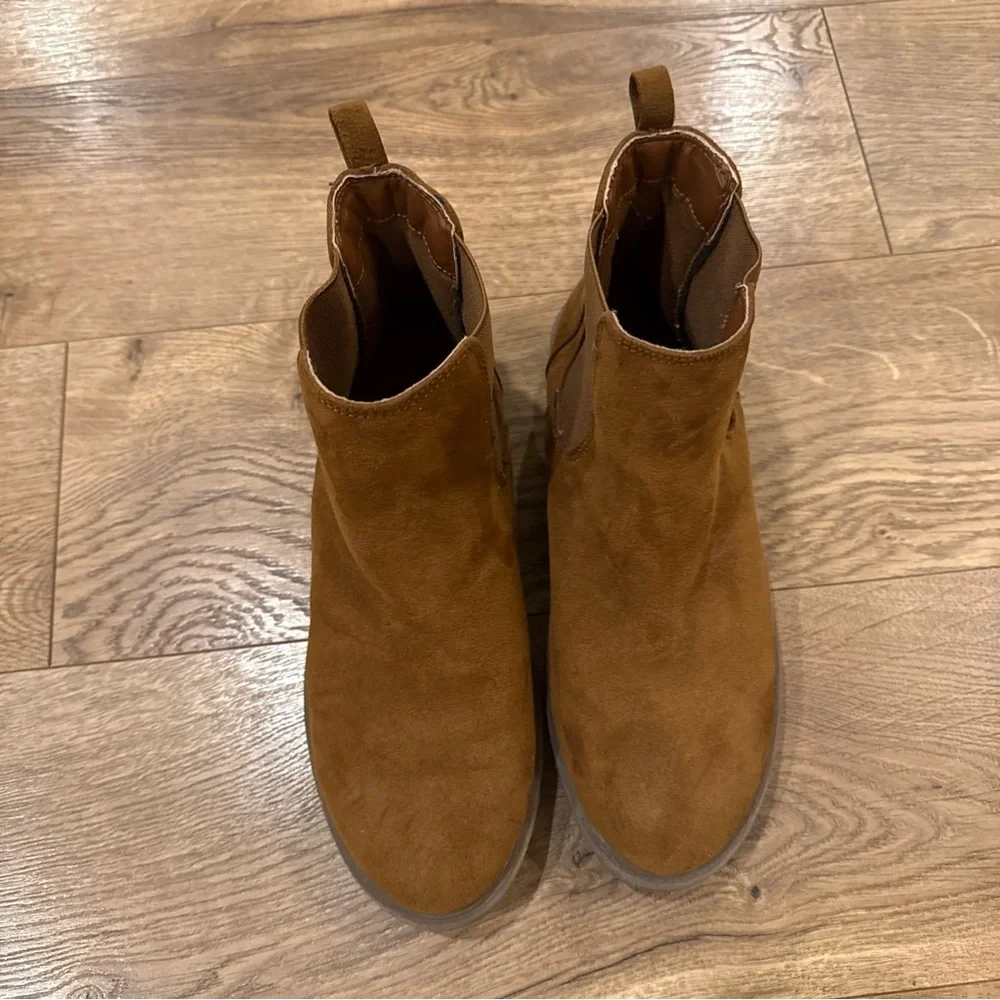 Gap Kids Girls Boots Size 4 Suede Ankle Boots Stretch Sides Tan Preppy